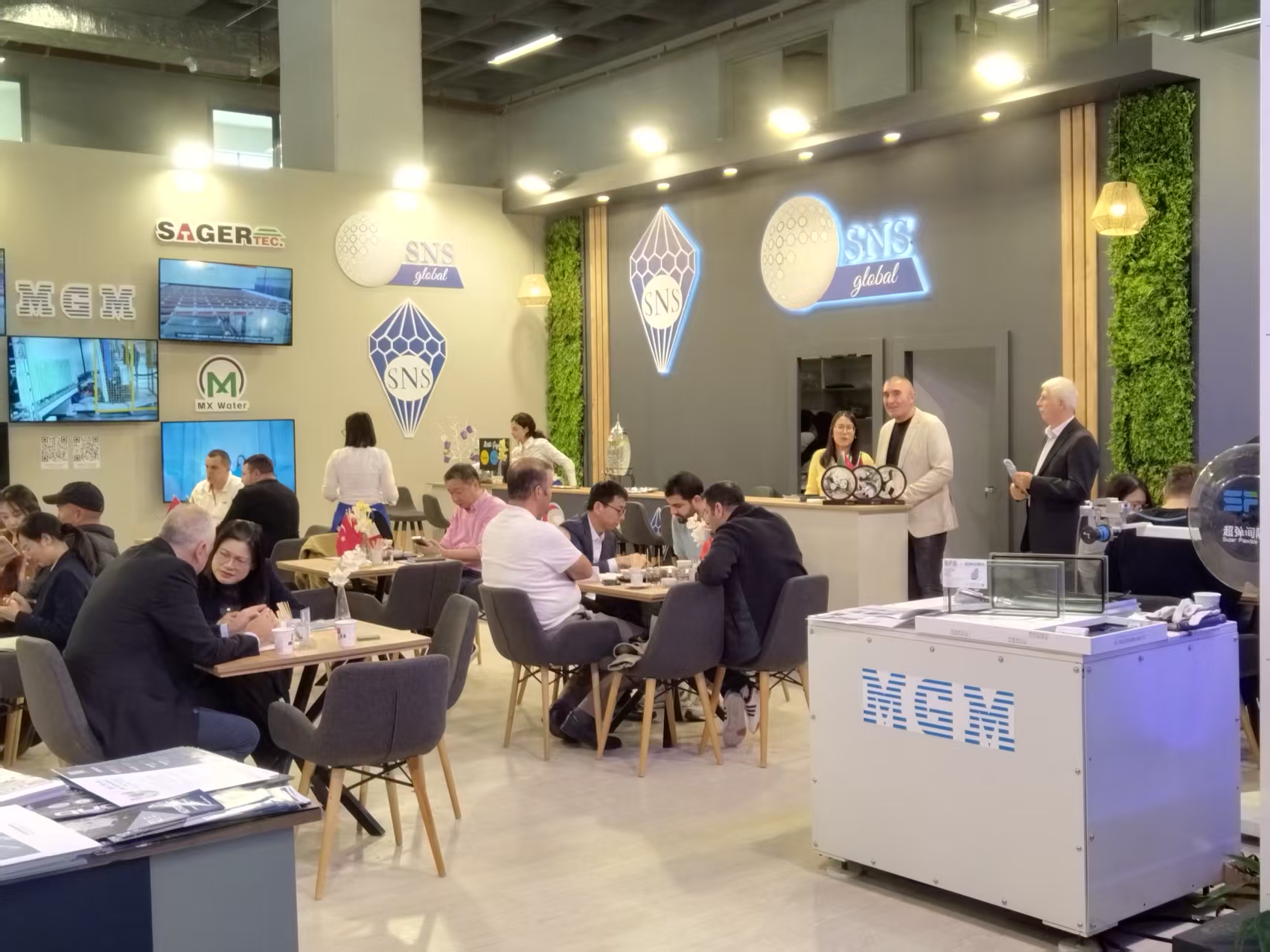 1764171518394508.jpg 封面图主.jpg